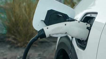 Laadstekker in wagen